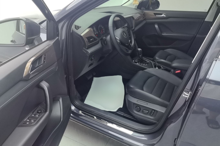 Volkswagen Tharu 2021 car image #12