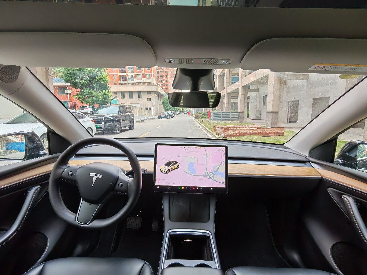 Tesla Model Y 2021 car image #11