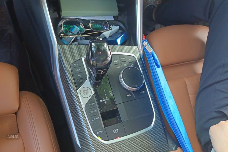 BMW 3 Series 2021 car image #16