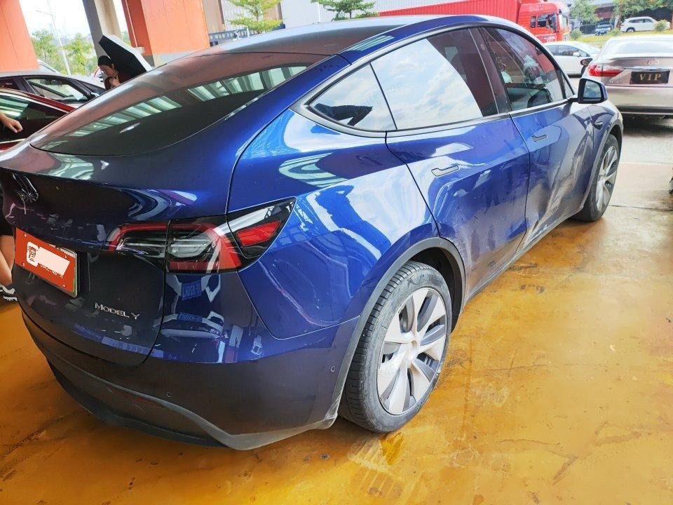 Tesla Model Y 2023 imagen de coche #2