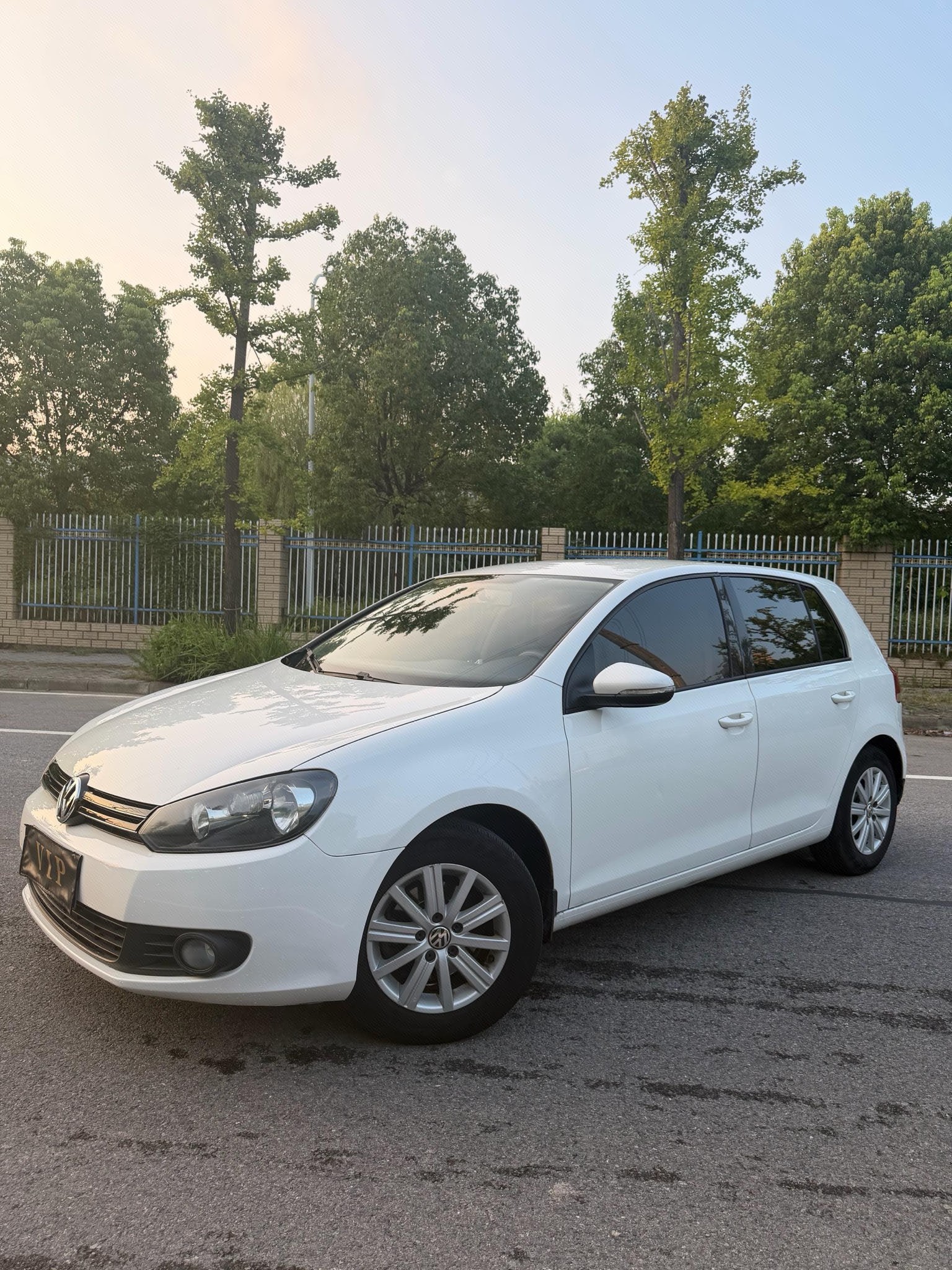 Volkswagen Golf 2012 car image 