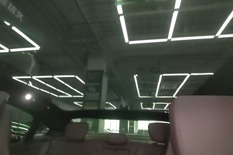 MI SU7 2024 immagine di auto #18