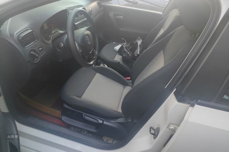 Volkswagen Polo 2018 car image #17