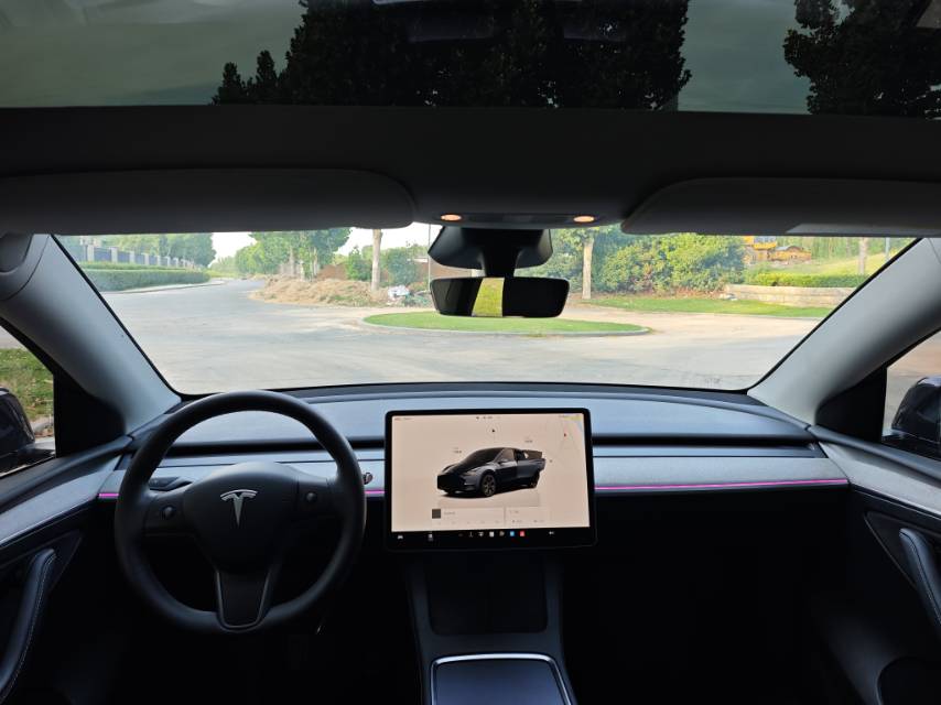 Tesla Model Y 2024 #6 Tesla Model Y 2024 car image #6