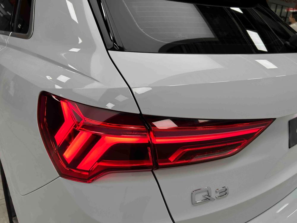 Audi Q3 2022 car image #9