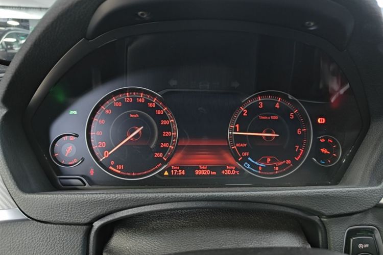 BMW 3 Series 2018 car image #16