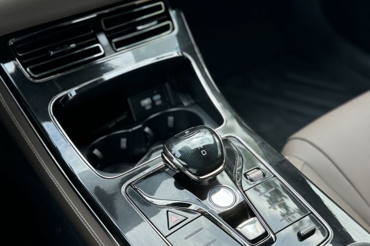 BYD Han 2024 immagine di auto #25