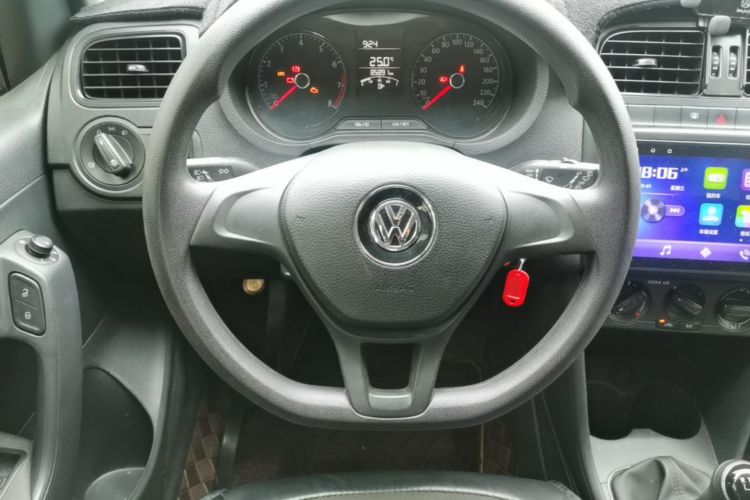 Volkswagen Polo 2016 car image #11