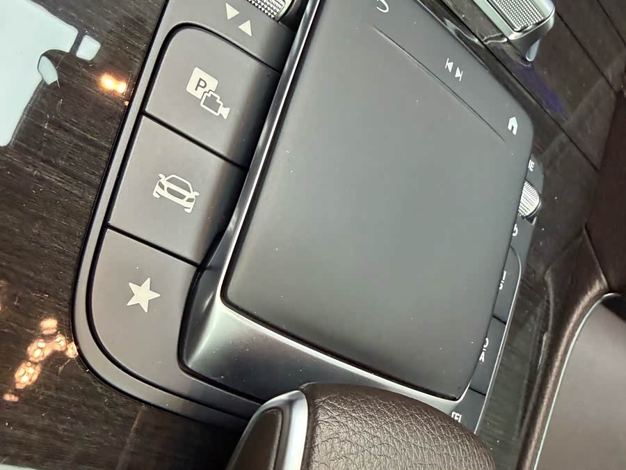 Mercedes-Benz GLE Class 2020 car image #47