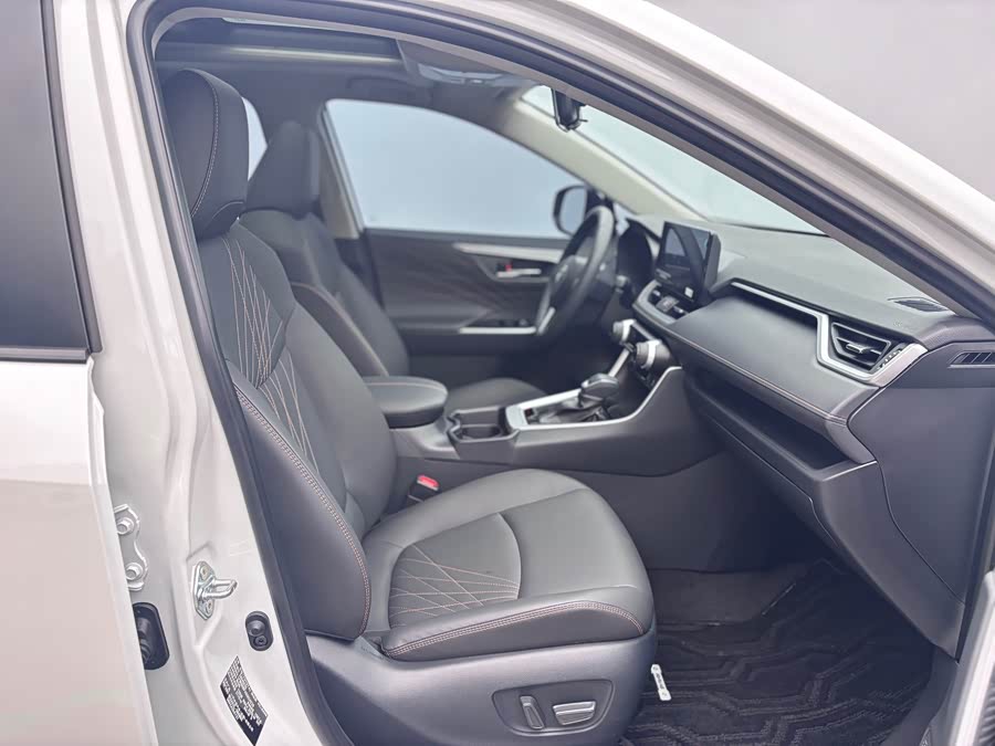 Toyota RAV4 2025 car image #47