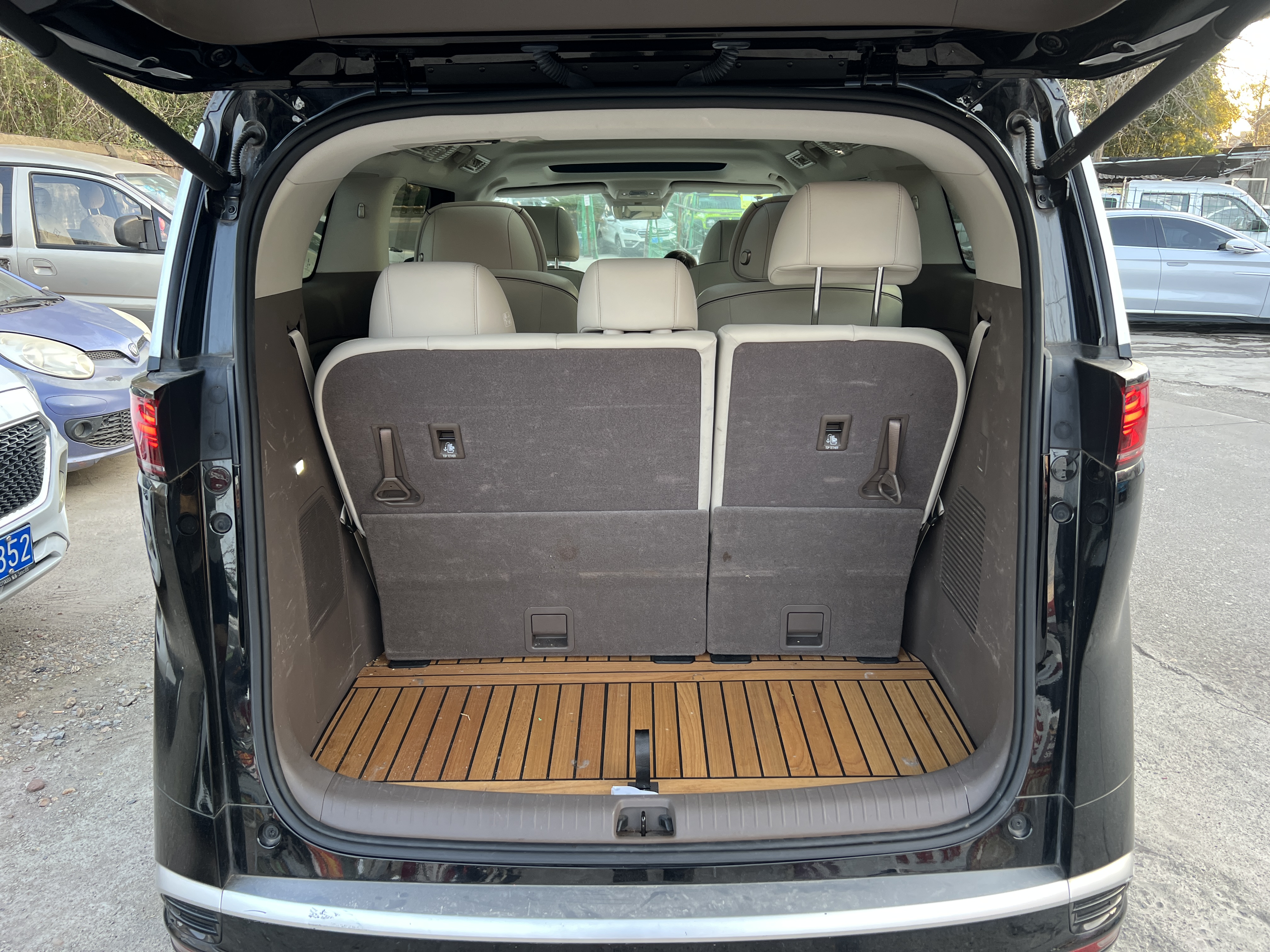 Denza D9 2023 صورة سيارة #47