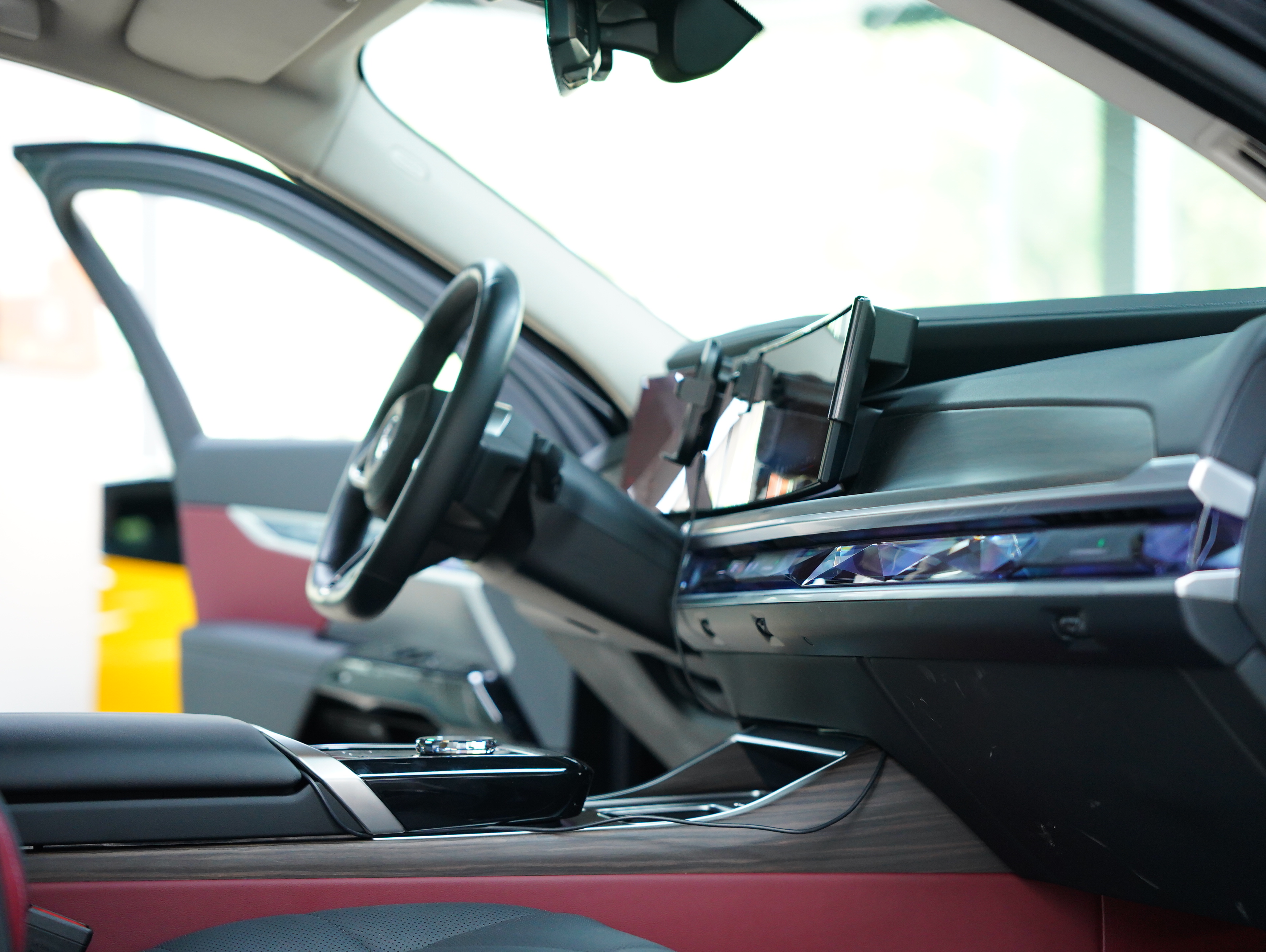 BMW i7 M70L 2023 #47 BMW i7 M70L 2023 car image #47