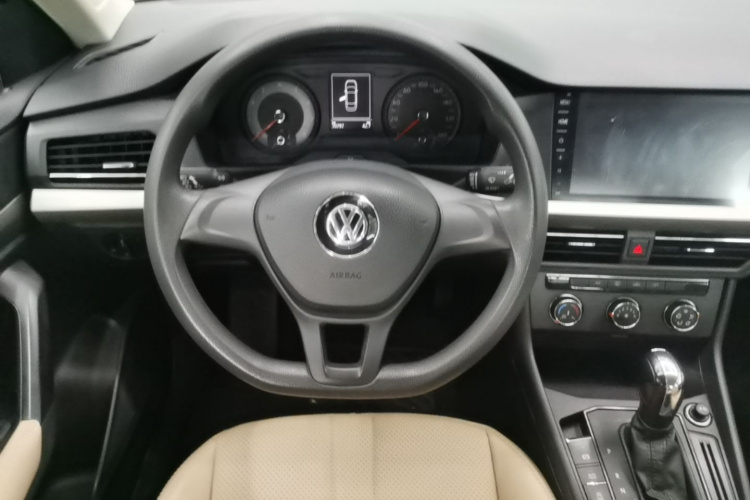 Volkswagen Lavida 2019 car image #12