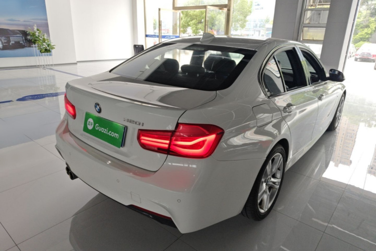 BMW 3 Series 2018 #7 BMW 3 Series 2018 car image #7