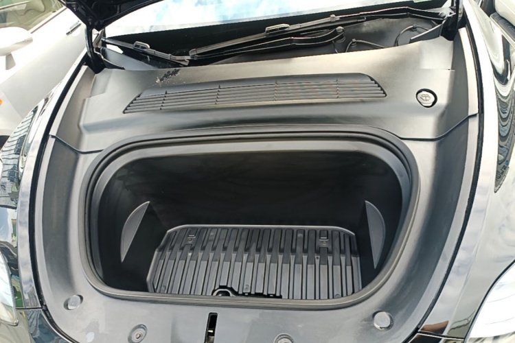 Tesla Model Y 2023 #20 Tesla Model Y 2023 car image #20