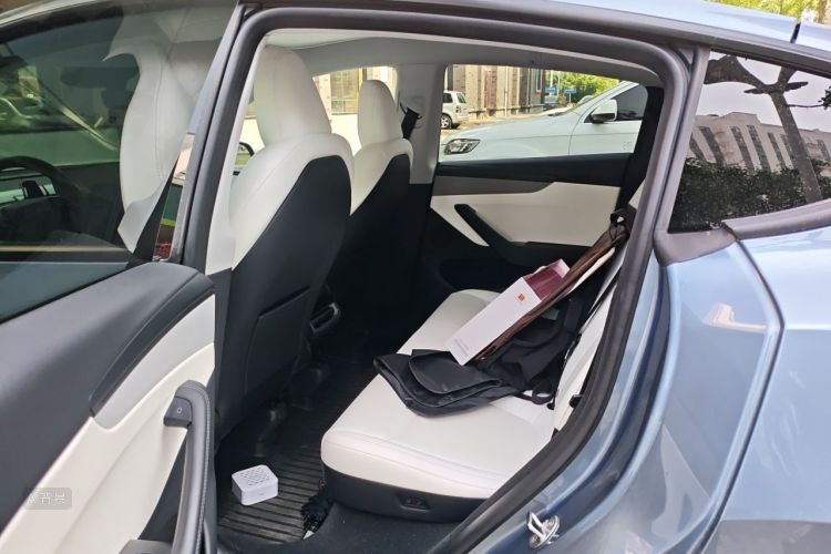 Tesla Model Y 2025 #19 Tesla Model Y 2025 car image #19