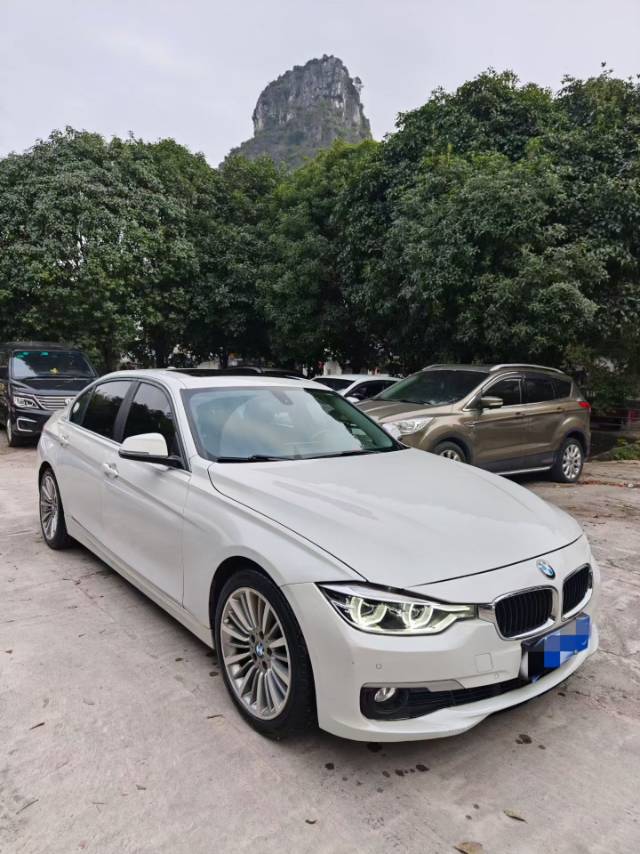 BMW 3 Series 2019 car image #2