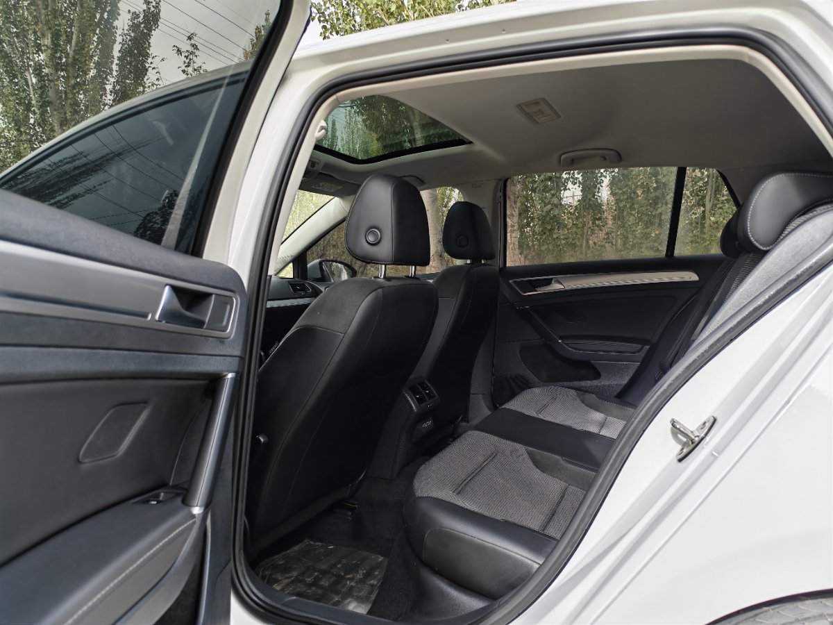 Volkswagen Golf 2021 immagine di auto #6