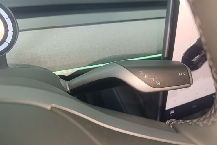 Tesla Model Y 2024 #14 Tesla Model Y 2024 car image #14