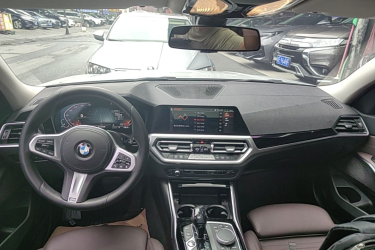 BMW 3 Series 2020 car image #11