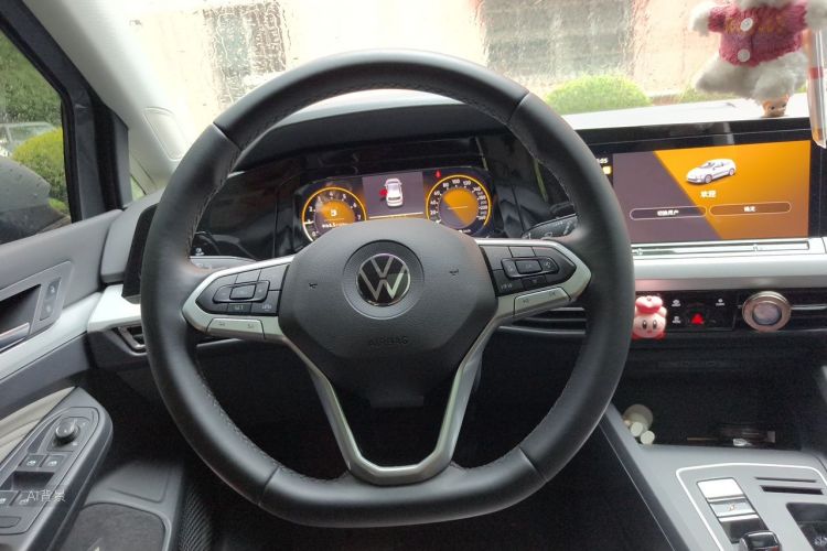 Volkswagen Golf 2022 car image #12