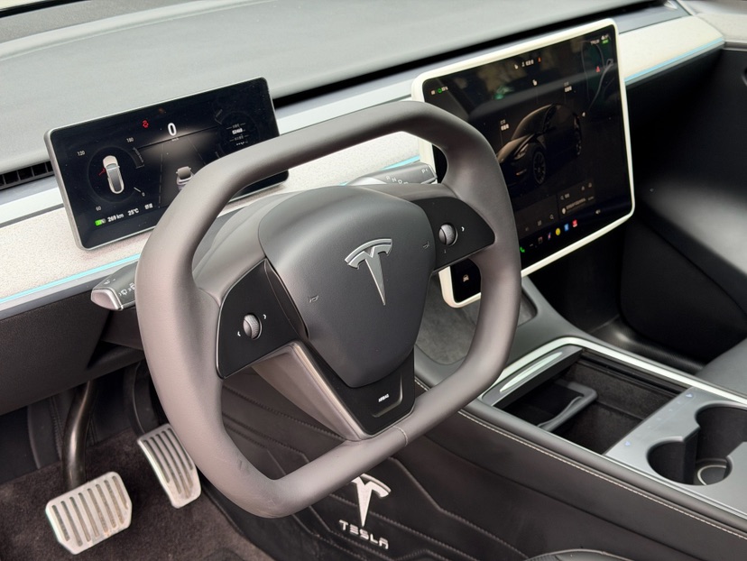 Tesla Model Y 2024 #8 Tesla Model Y 2024 car image #8