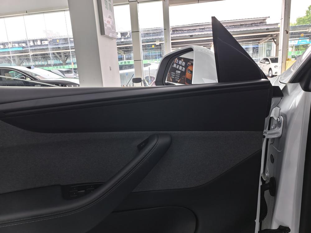 Tesla Model Y 2025 car image #7