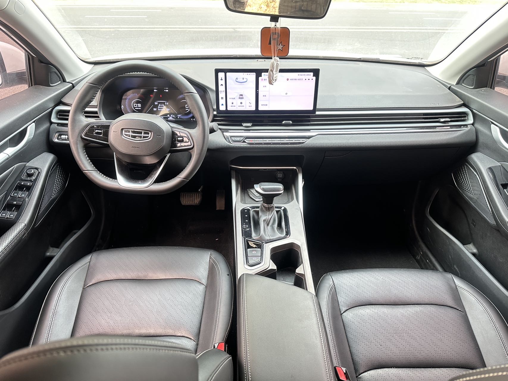 GEELY Emgrand 2023 imagen de coche #5