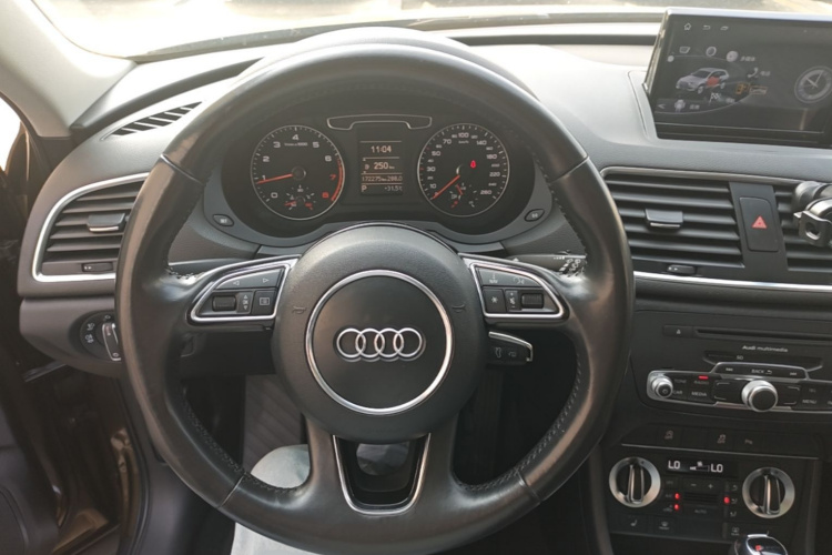 Audi Q3 2015 car image #15