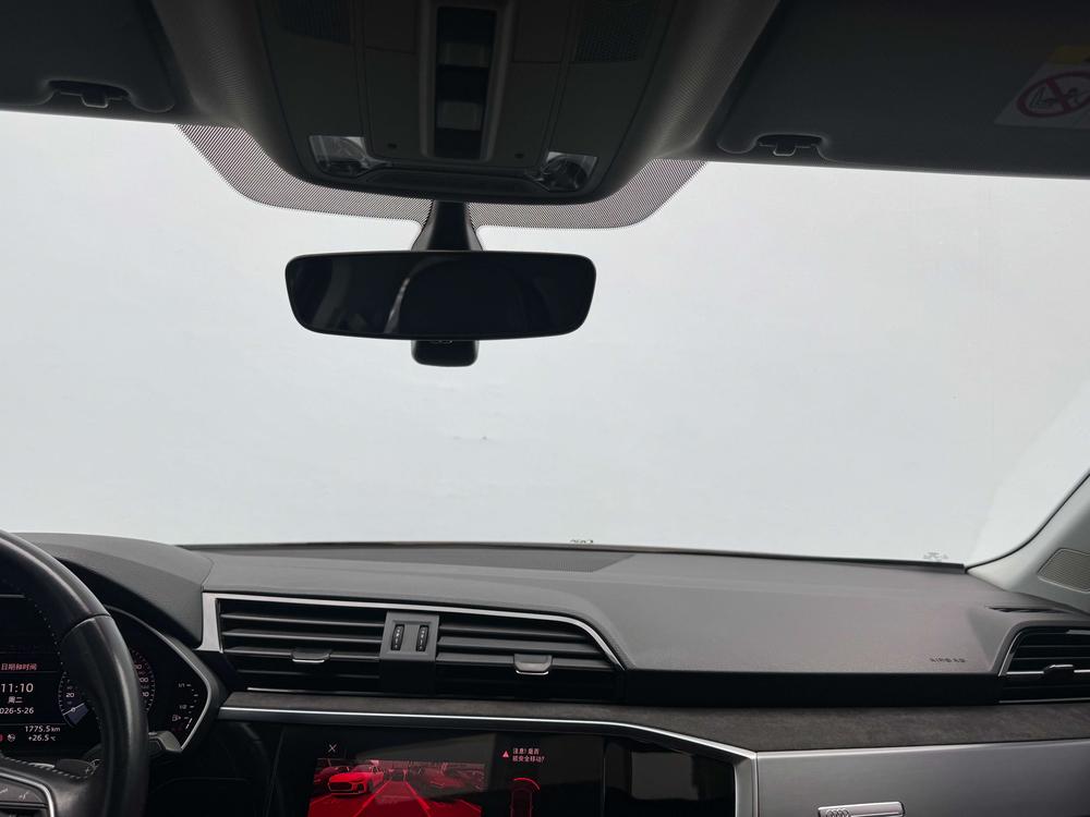 Audi Q3 2021 car image #10