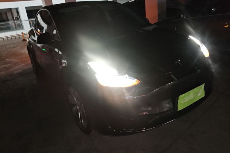 Tesla Model Y 2022 immagine di auto #4