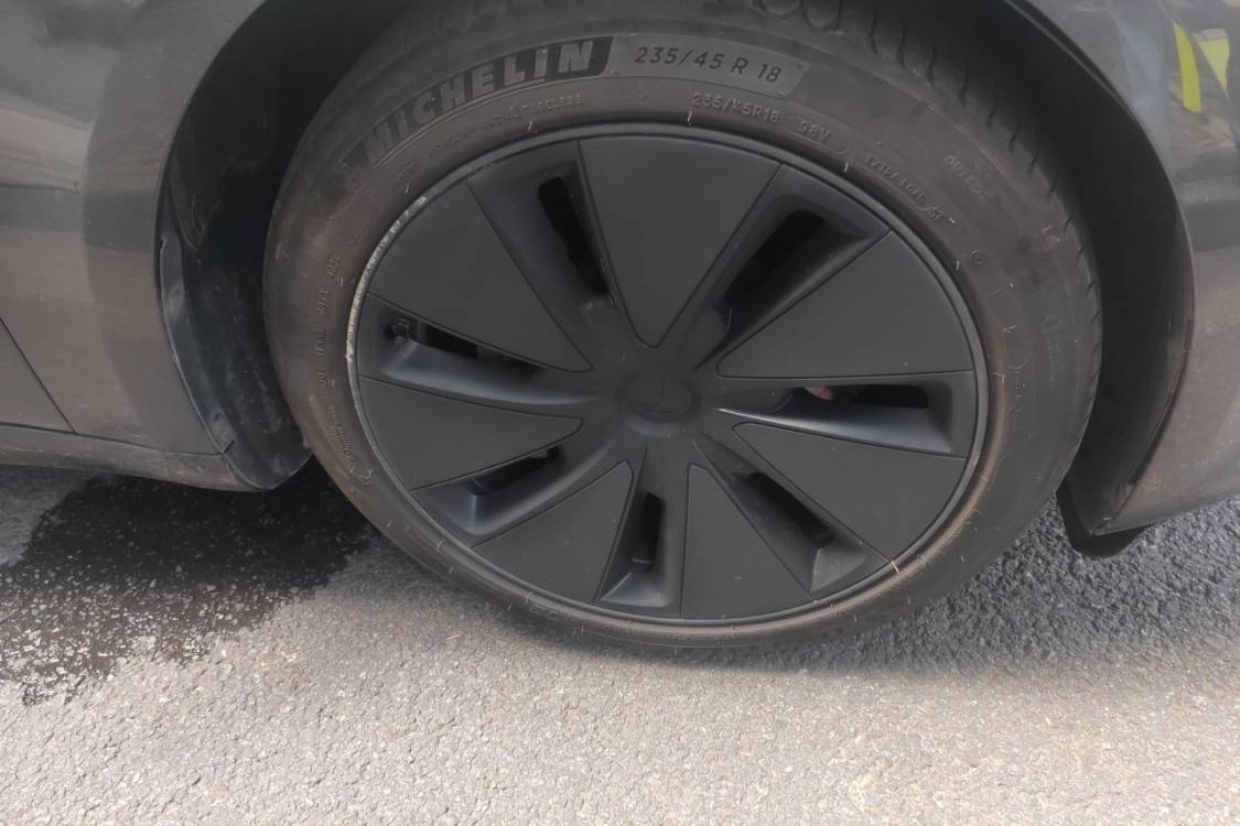 Tesla Model 3 2024 car image #9