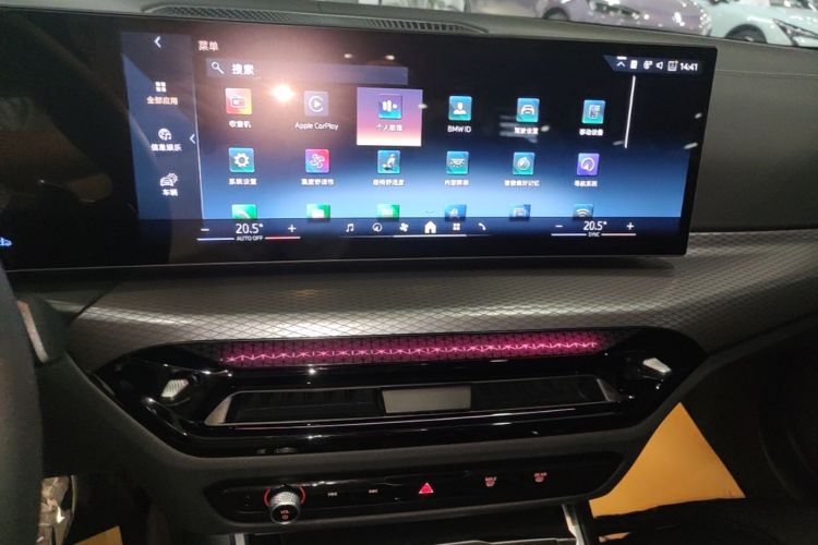 BMW 3 Series 2025 صورة سيارة #17