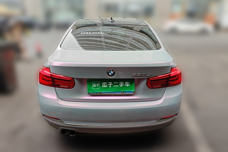BMW 3 Series 2018 car image #6