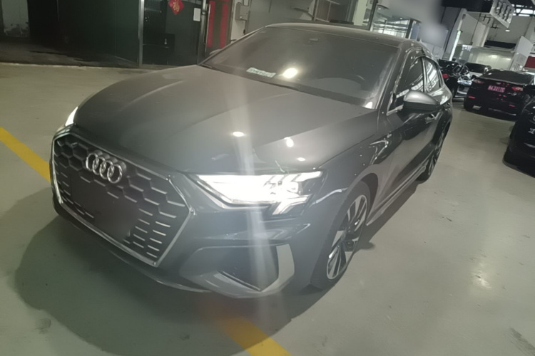 Audi A3 2023 immagine di auto #2