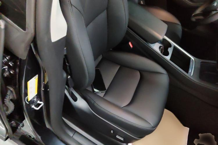Tesla Model Y 2024 car image #24
