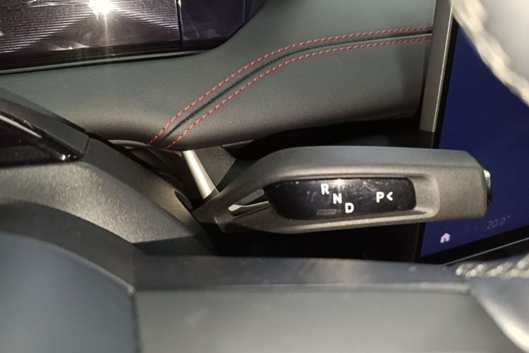 MI SU7 2024 immagine di auto #14