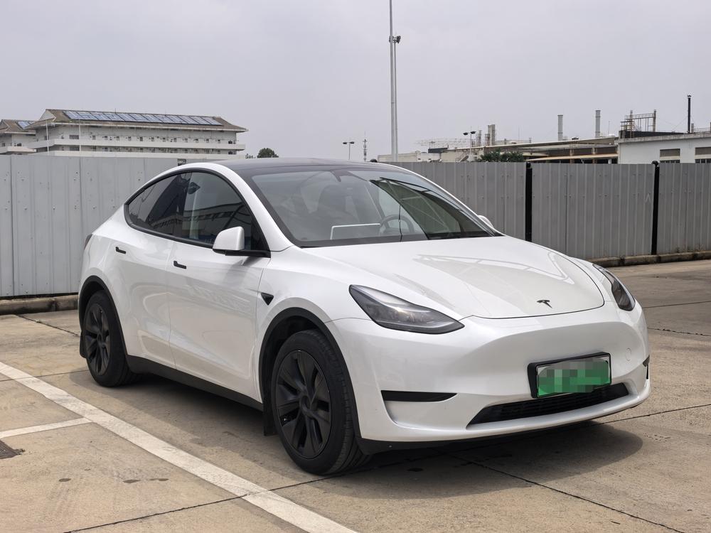 Tesla Model Y 2024 car image #3