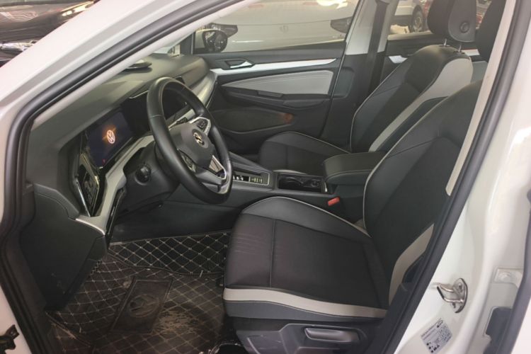 Volkswagen Golf 2021 car image #15