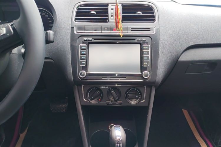 Volkswagen Polo 2016 car image #17