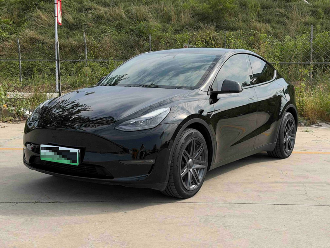 Tesla Model Y 2024 car image #2
