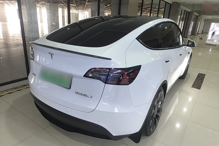 Tesla Model Y 2023 #5 Tesla Model Y 2023 car image #5