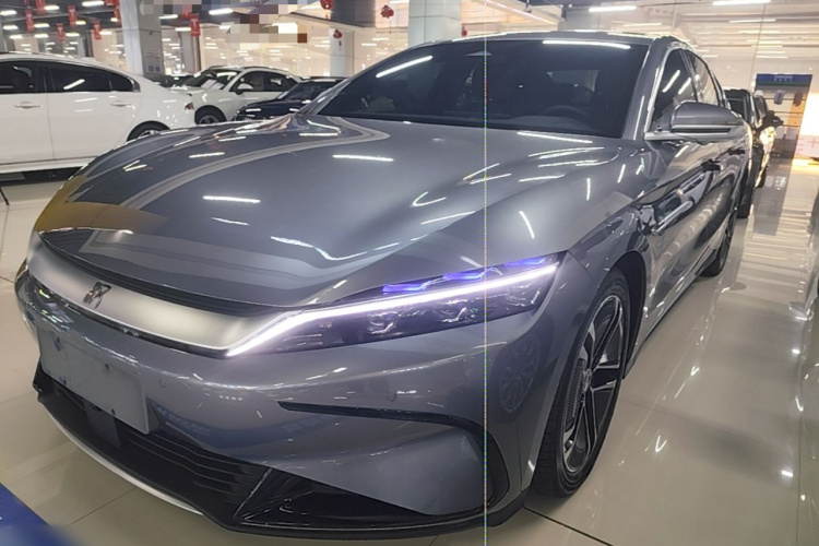 BYD Han 2023 car image #2