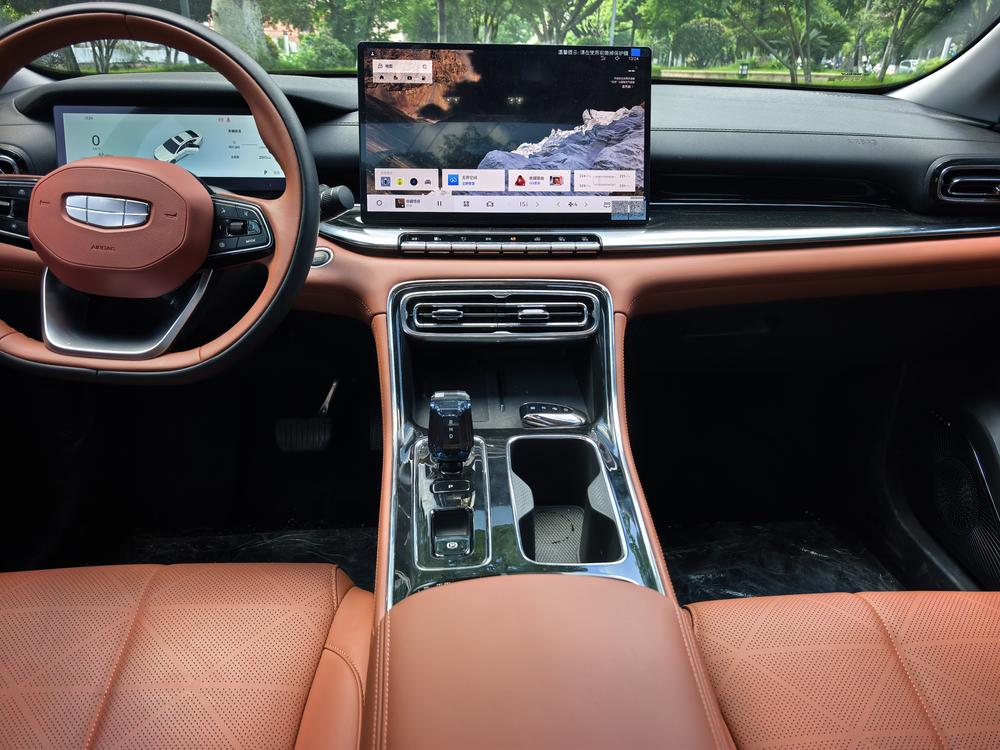 GEELY Emgrand 2025 car image #9