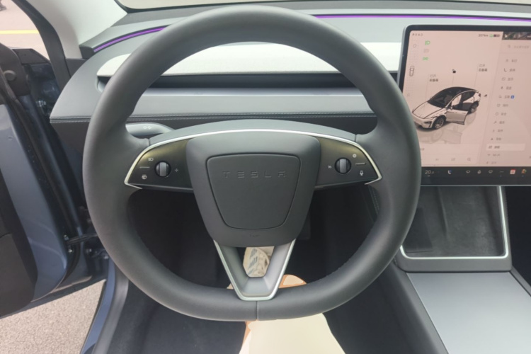 Tesla Model Y 2025 #11 Tesla Model Y 2025 car image #11