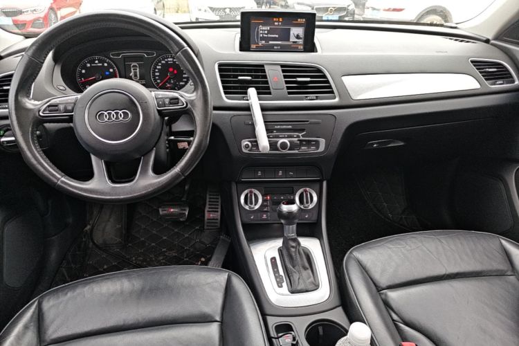 Audi Q3 2016 car image #10