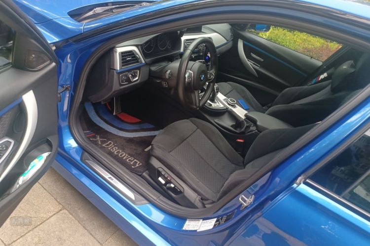 BMW 3 Series 2018 car image #18