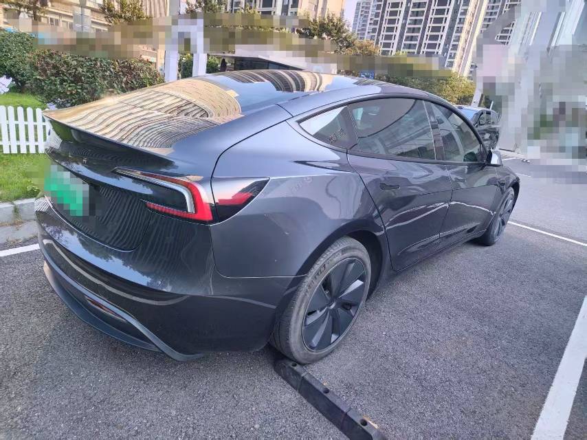 Tesla Model 3 2024 صورة سيارة #4