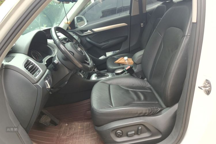 Audi Q3 2015 car image #17