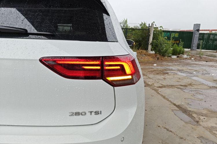 Volkswagen Golf 2021 car image #8